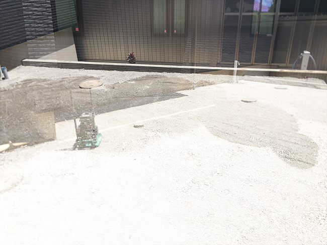 庭のリフォーム工事 人工芝張り
