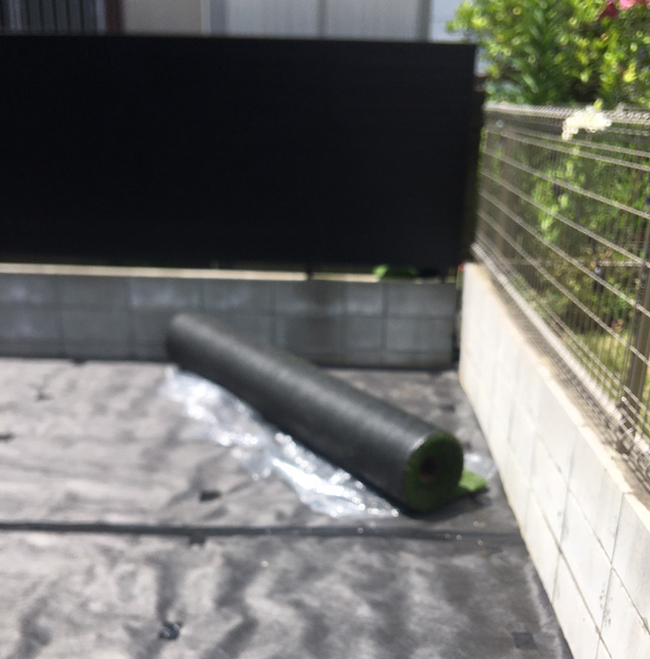 庭のリフォーム工事 人工芝張り
