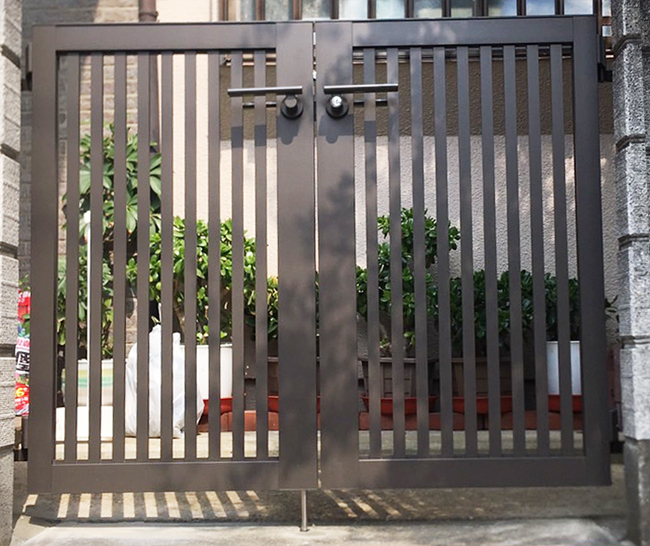 門扉　取り換え工事