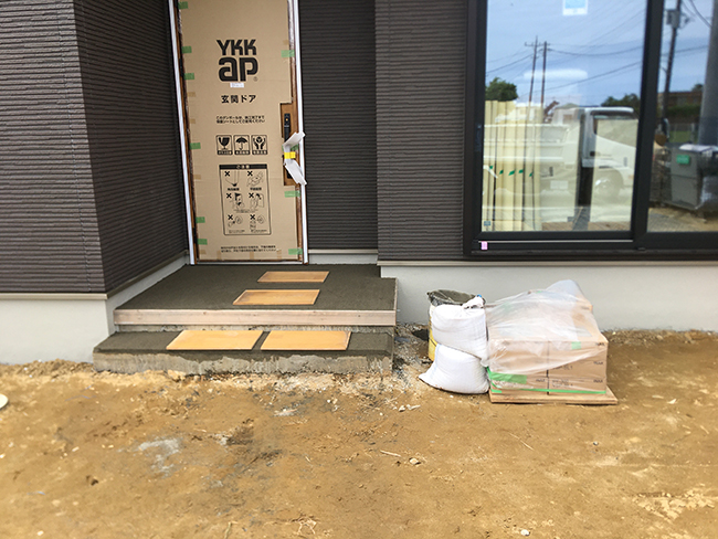 新築　玄関　タイル　工事
